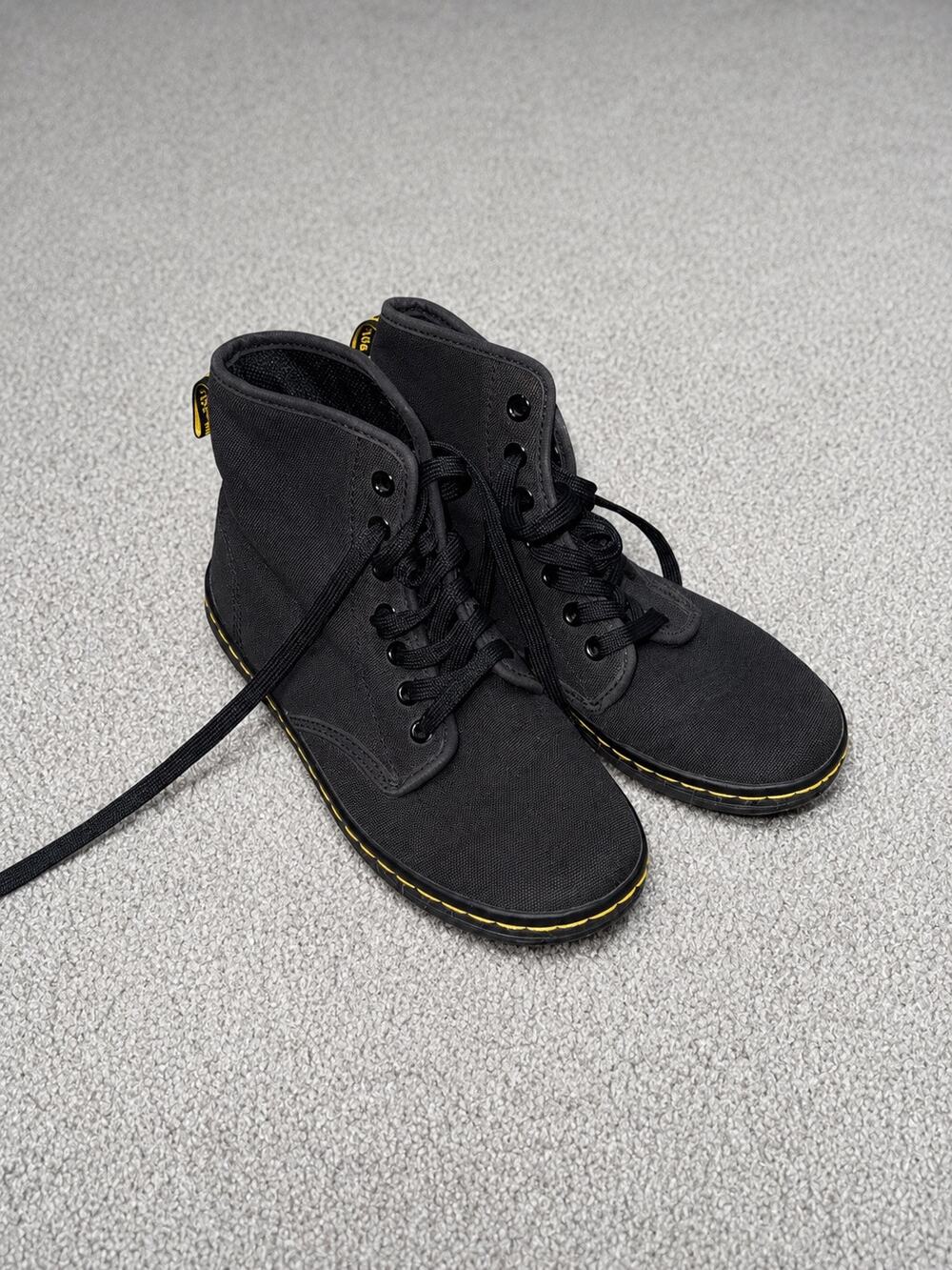Dr. Martens Shoreditch boots in black women’s size 5